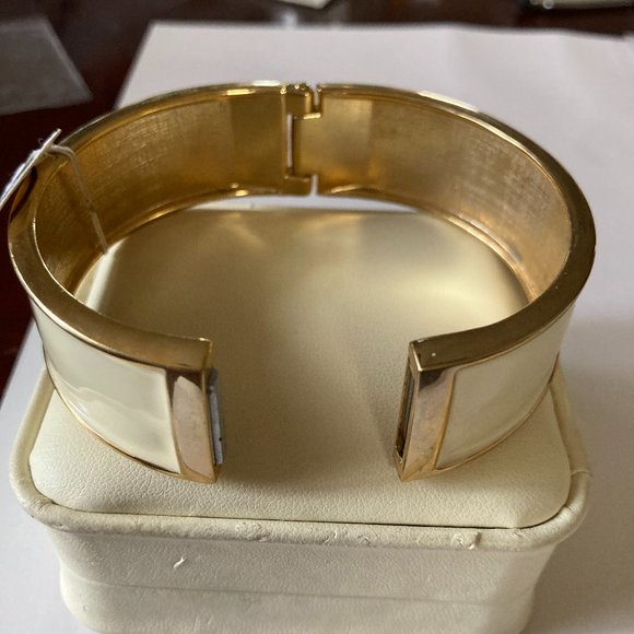 NWT Talbots cream colored and gold tone clamper bracelet. - Picture 5 of 7